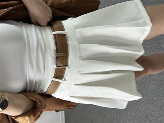 Pileli Kemerli Beyaz Etek