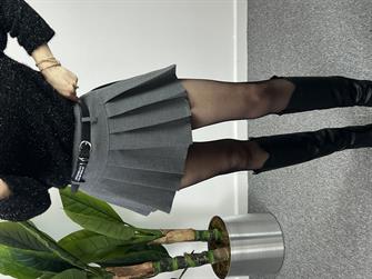 Pileli Kemerli Gri Şort Etek