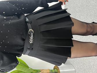 Pileli Kemerli Siyah Şort Etek