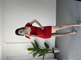 Straplez Düşük Omuz Kırmızı Elbise