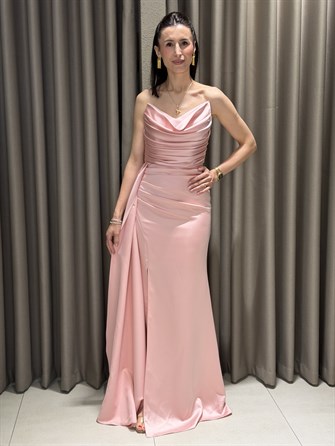 Straplez Yırtmaçlı Saten Elbise PEMBE