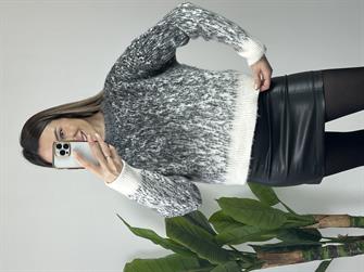 Taş Detaylı Kırçıllı Yün Kazak