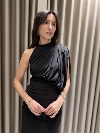 TEK OMUZ DRAPELİ ELBİSE SİYAH