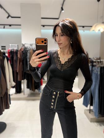 V Yaka Dantel Detay Transparan Bluz Siyah