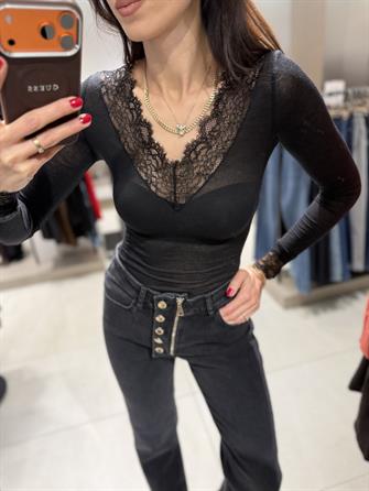 V Yaka Dantel Detay Transparan Bluz Siyah