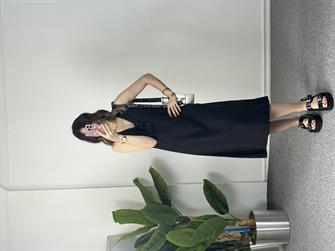 V Yaka Siyah Midi Boy Elbise