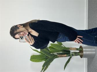 V Yaka Yumoş Siyah Hırka