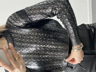 Varaklı Saç Örgü Siyah Kısa Kazak