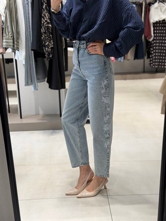 Yanı Nakışlı Mom Jean MAVİ