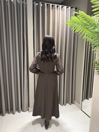 ZR MODEL TENSEL MİDİ BOY DÜĞMELİ ELBİSE KAHVE