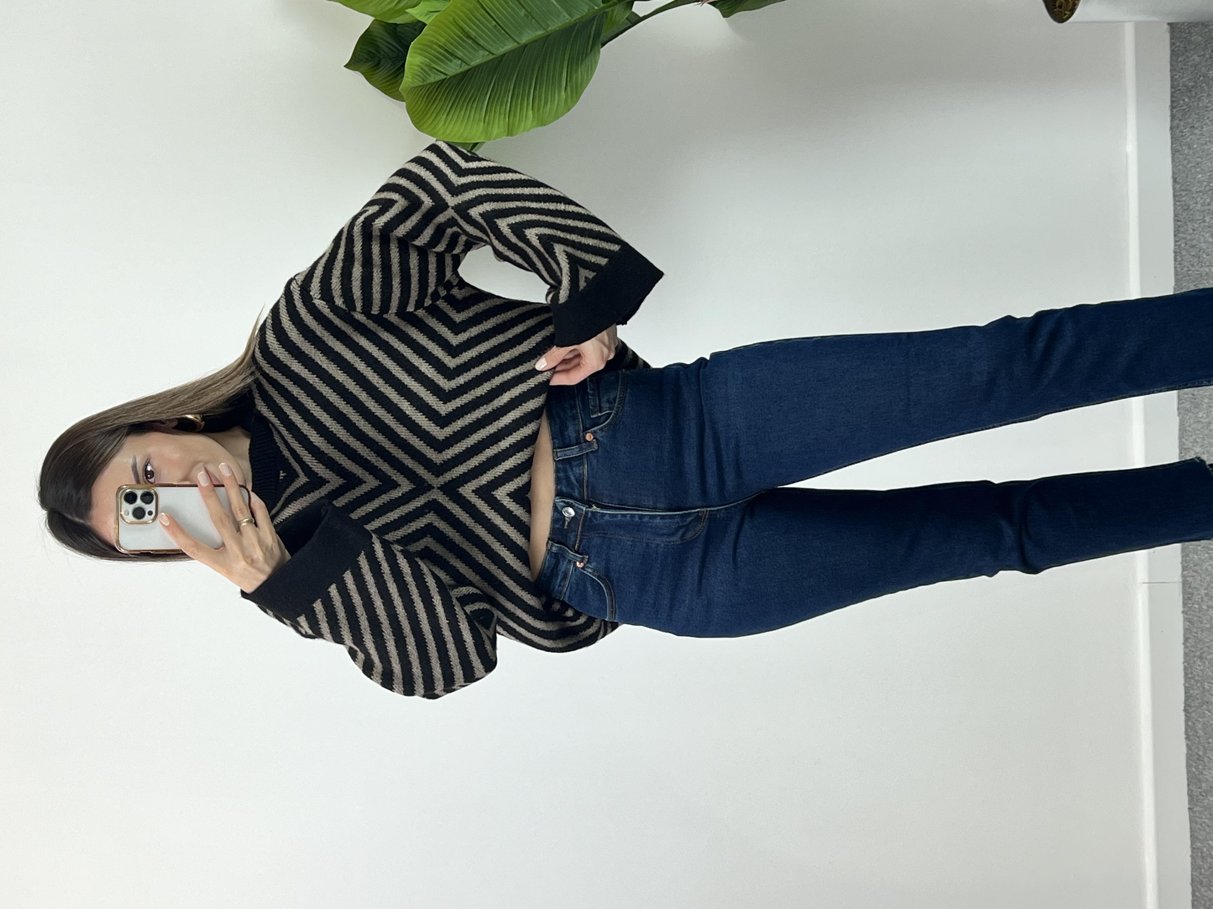 ASİMETRİK ÇİZGİLİ YÜN KAZAK