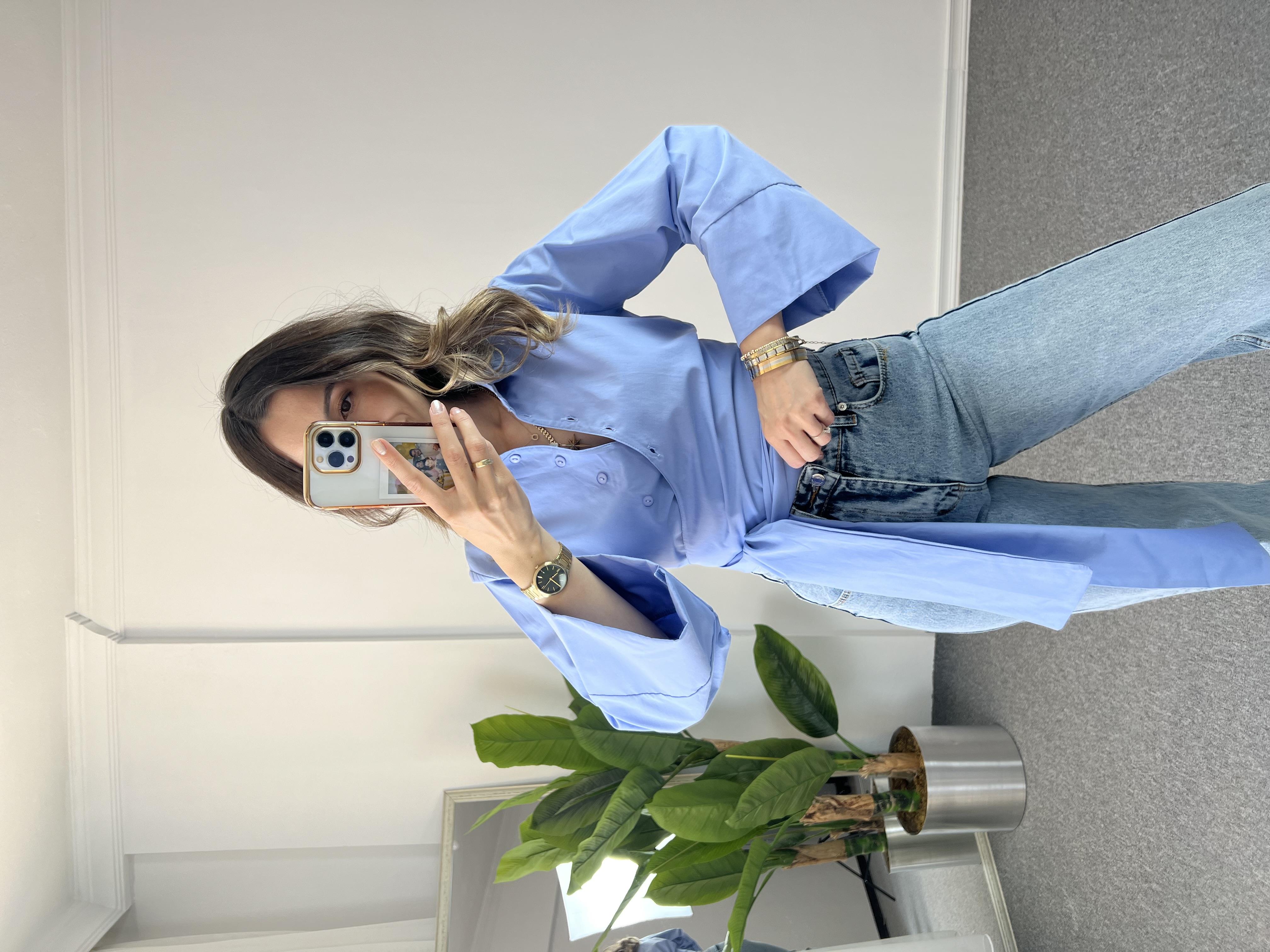 Belden Bağlamalı Geniş Manşet Mavi Gömlek