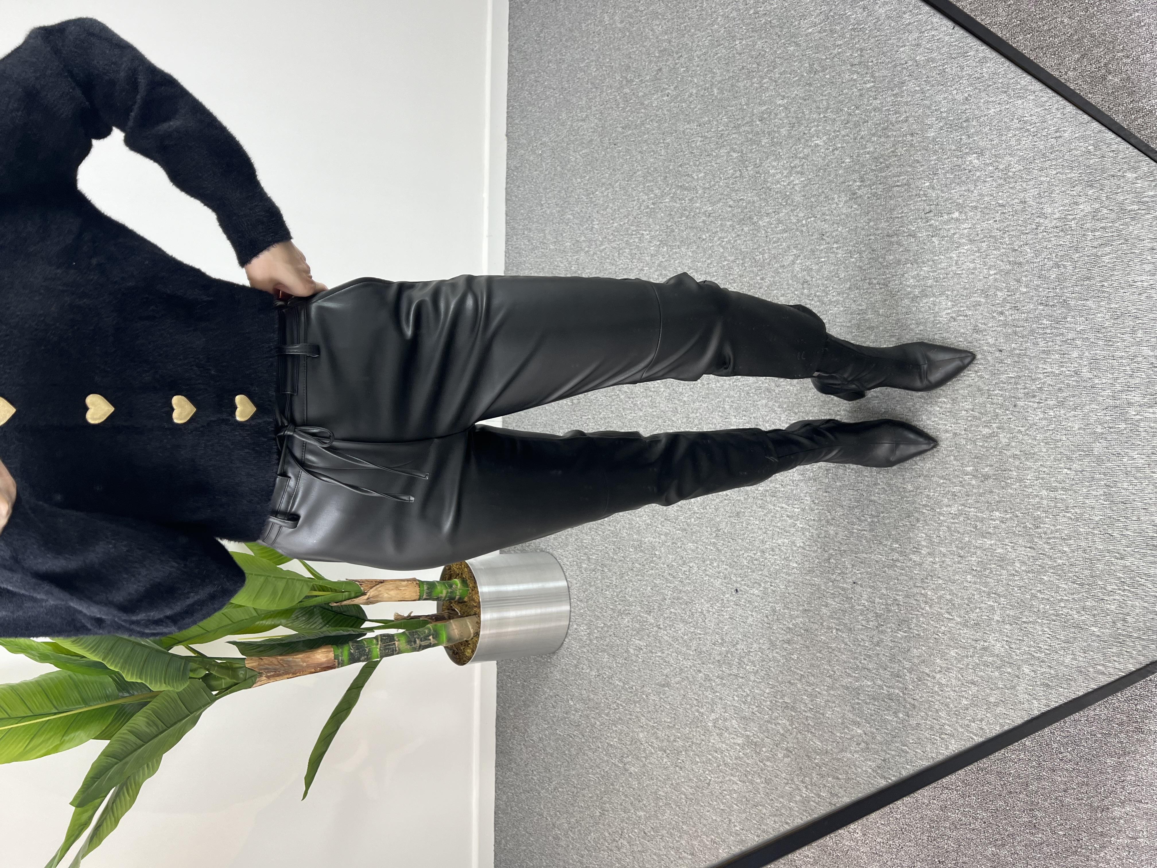 Beli Bağlamalı Siyah Deri pantolon