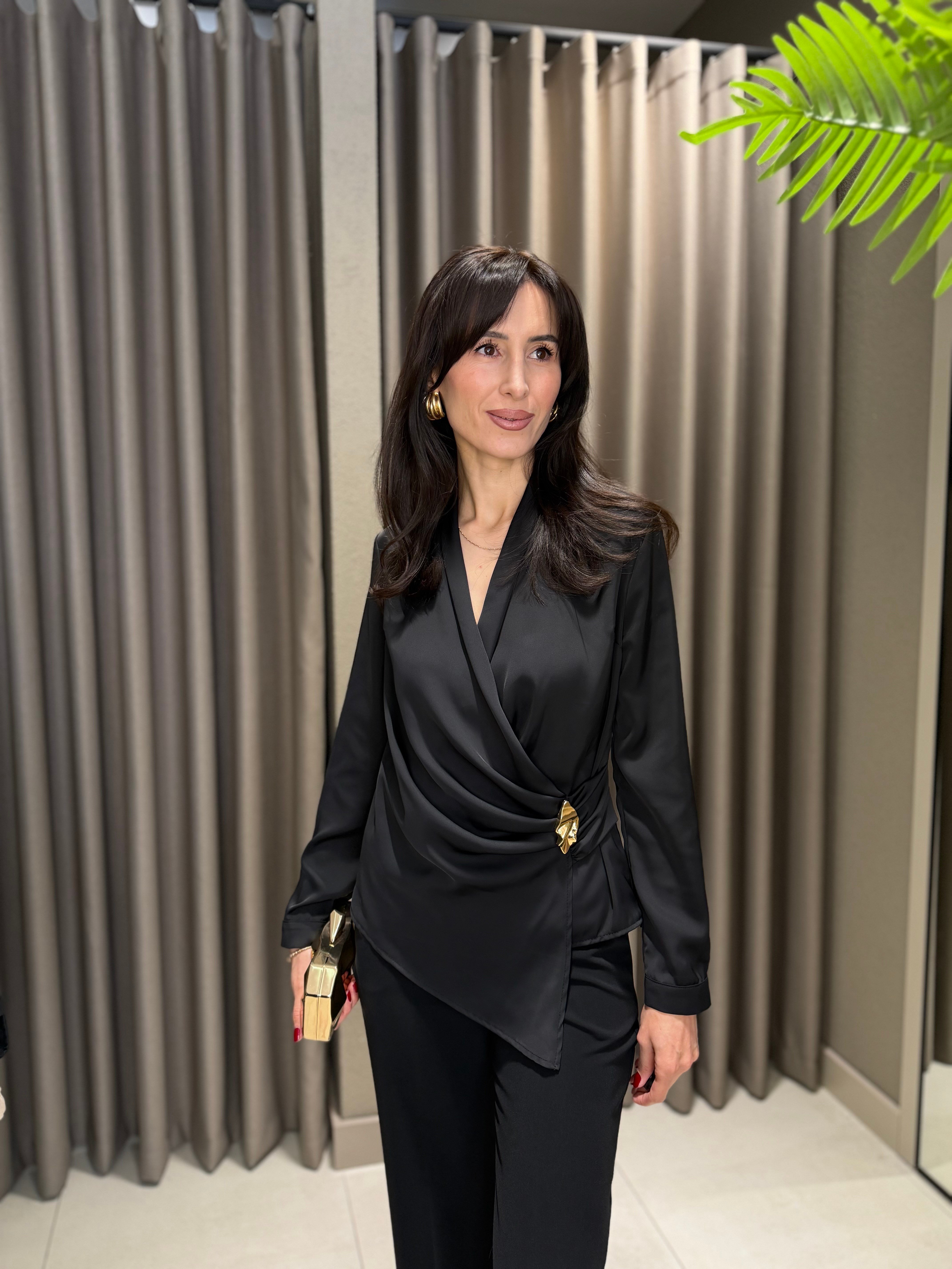 BELİ TOKALI SATEN BLUZ SİYAH 