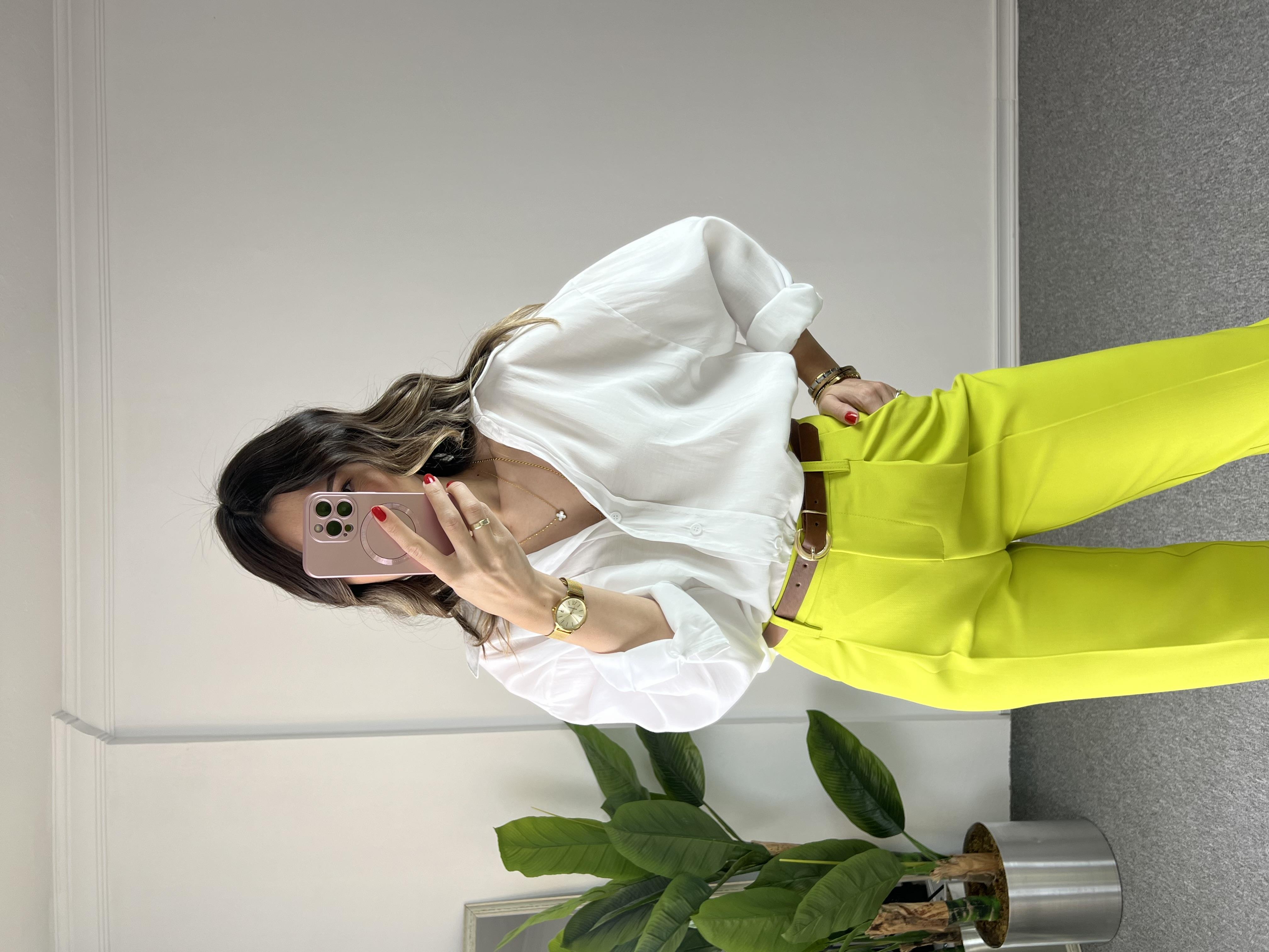 Beyaz Pamuklu Gömlek 