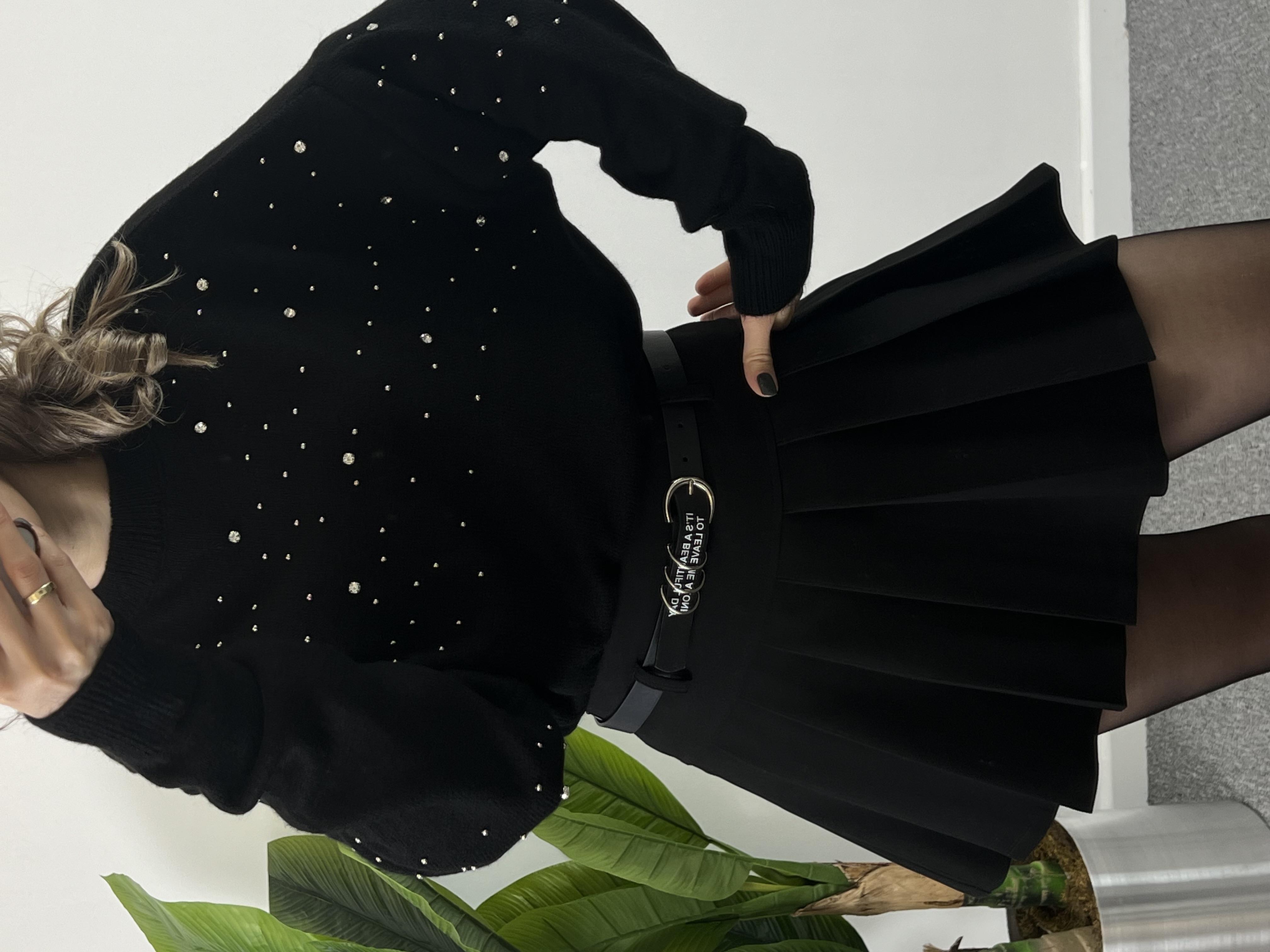 Bisiklet Yaka Siyah Taşlı Kazak