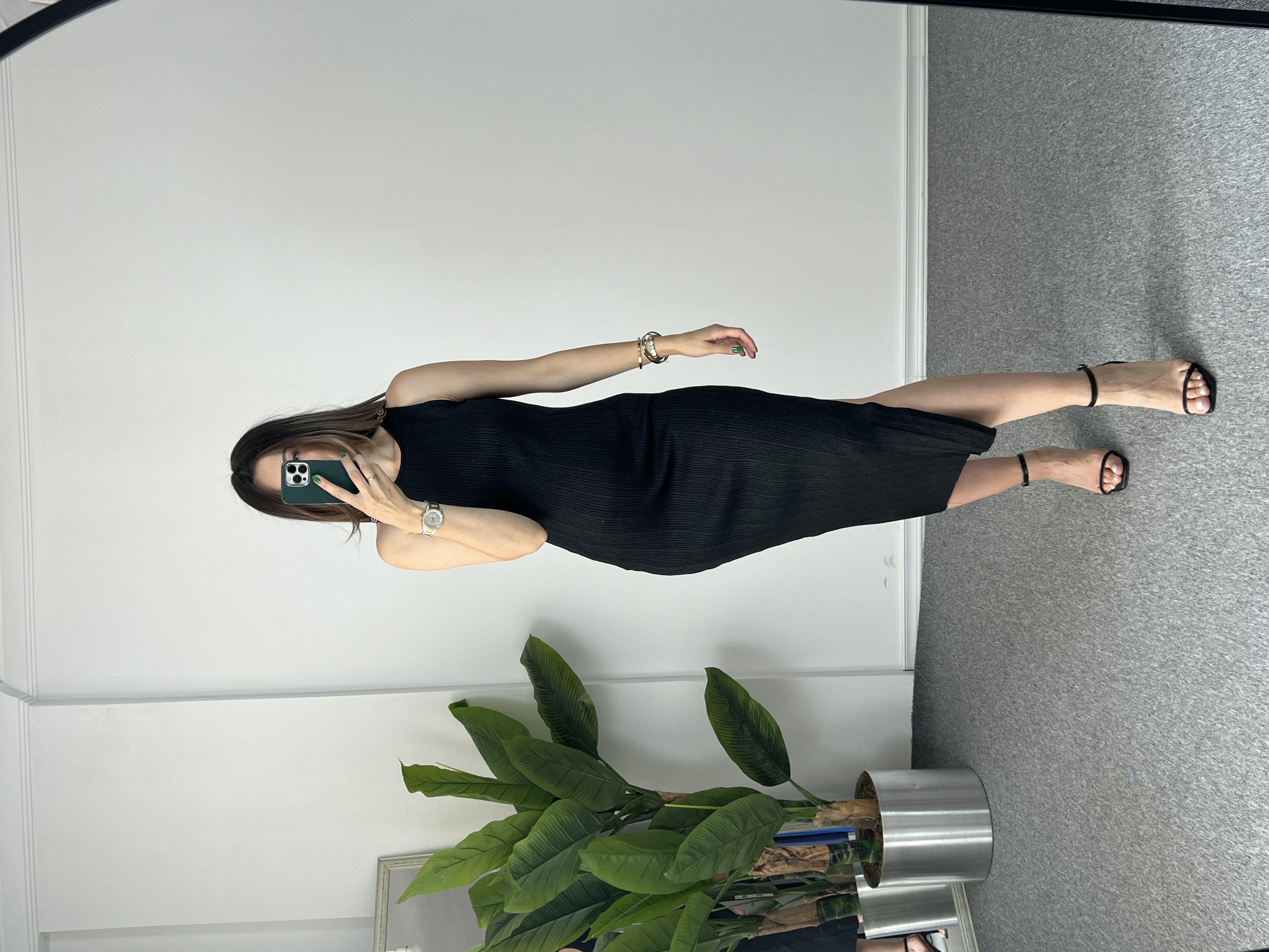 Dilvin Parlak Kumaş Siyah Elbise