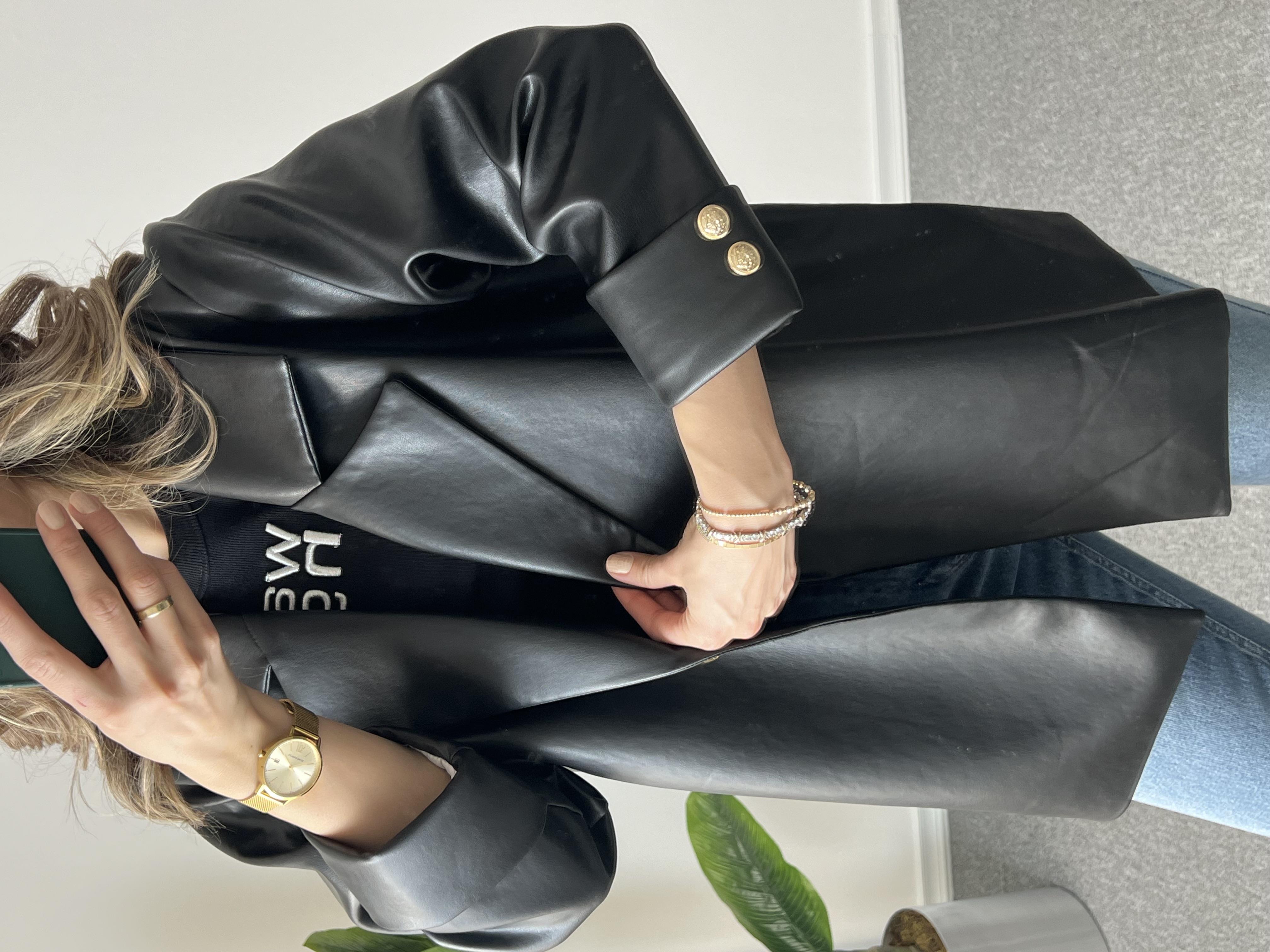 Manşet Detay Gold Düğmeli Siyah Deri Blazer Ceket