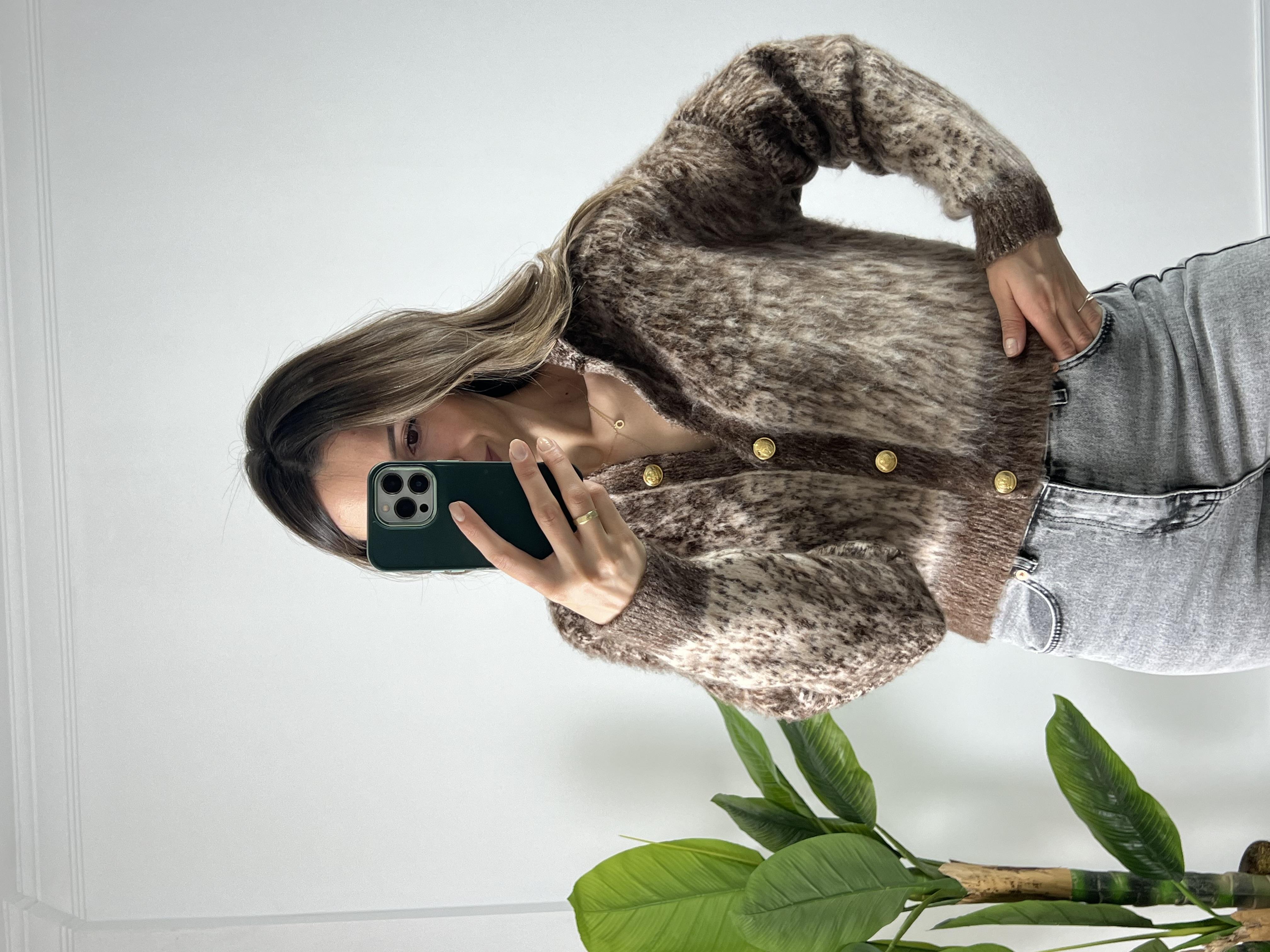 Marka Model Kahve Düğmeli Hırka