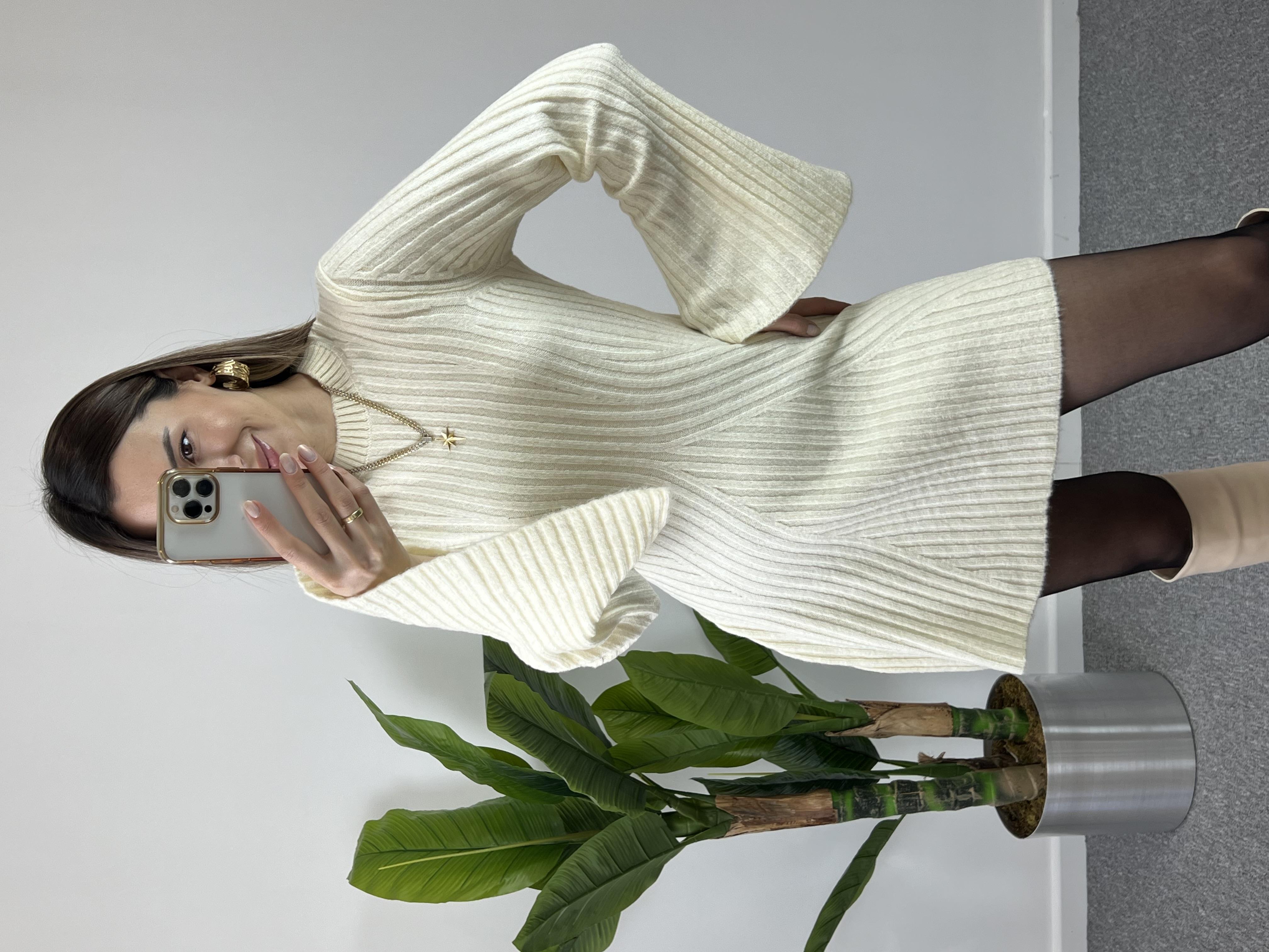 Marka muadili krem triko elbise