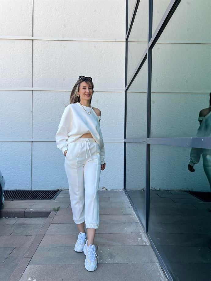 OMUZ DETAYLI EŞOFMAN TAKIMI