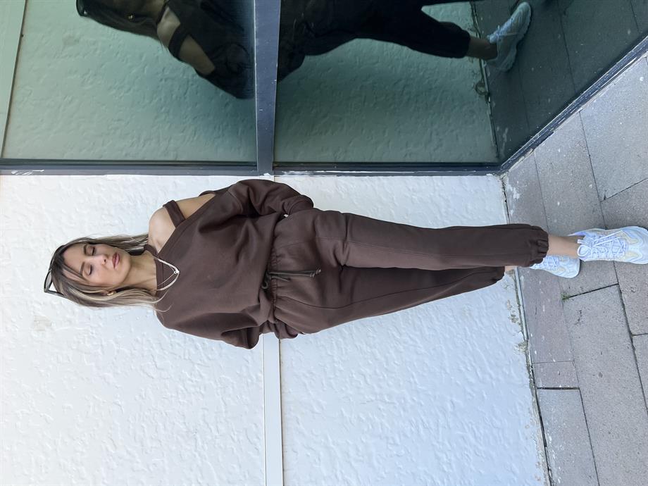 OMUZ DETAYLI EŞOFMAN TAKIMI