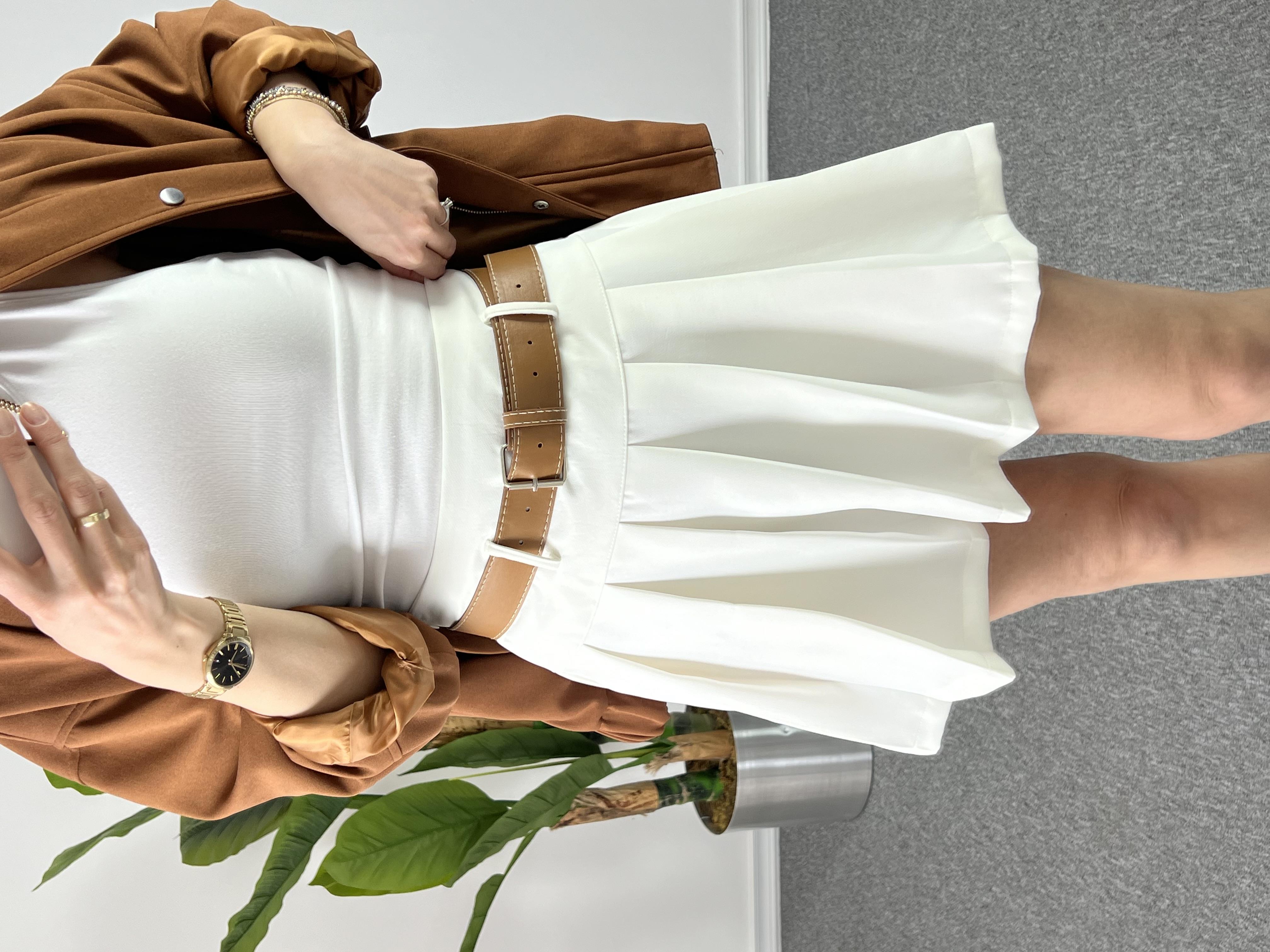 Pileli Kemerli Beyaz Etek