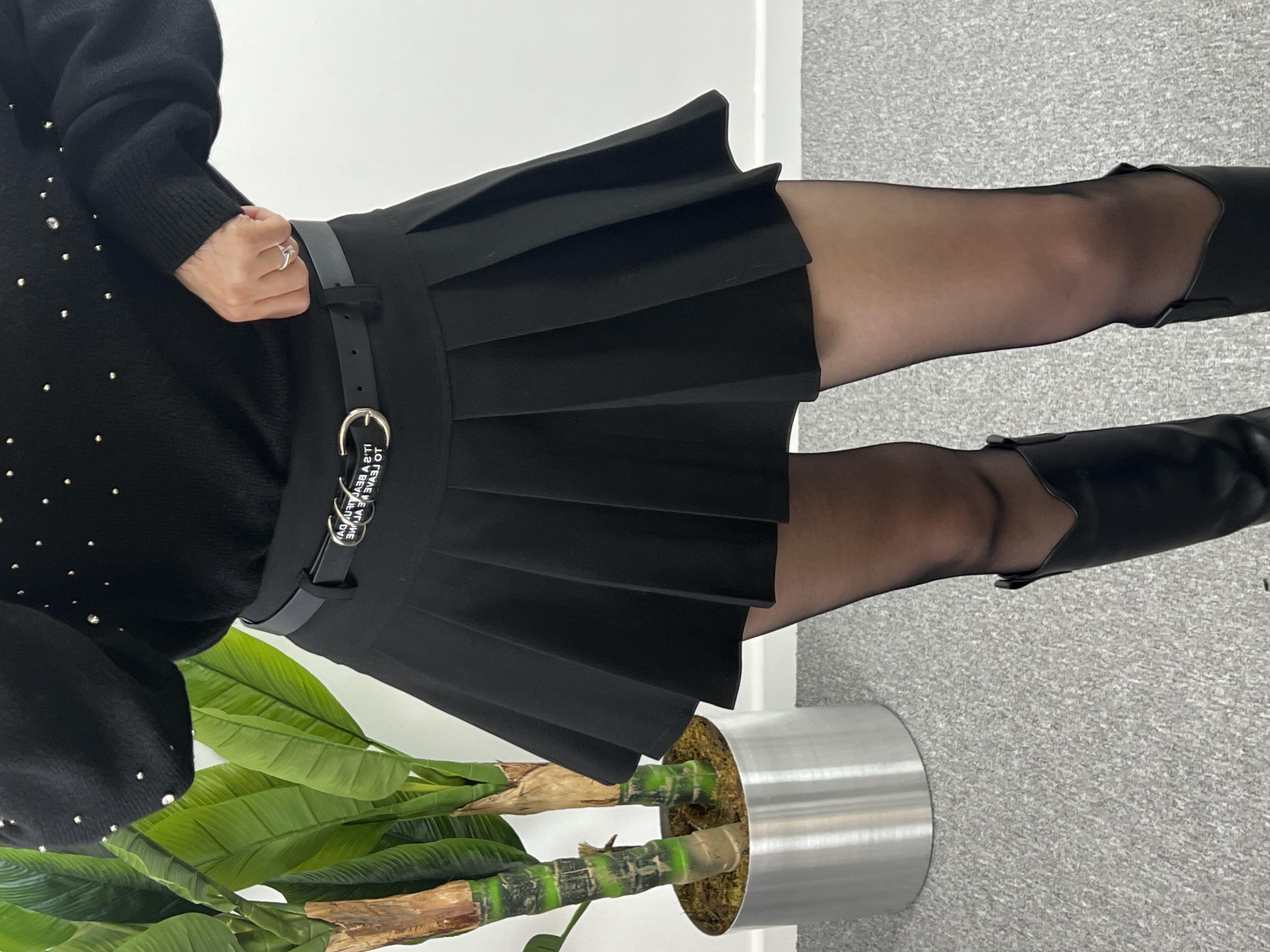 Pileli Kemerli Siyah Şort Etek