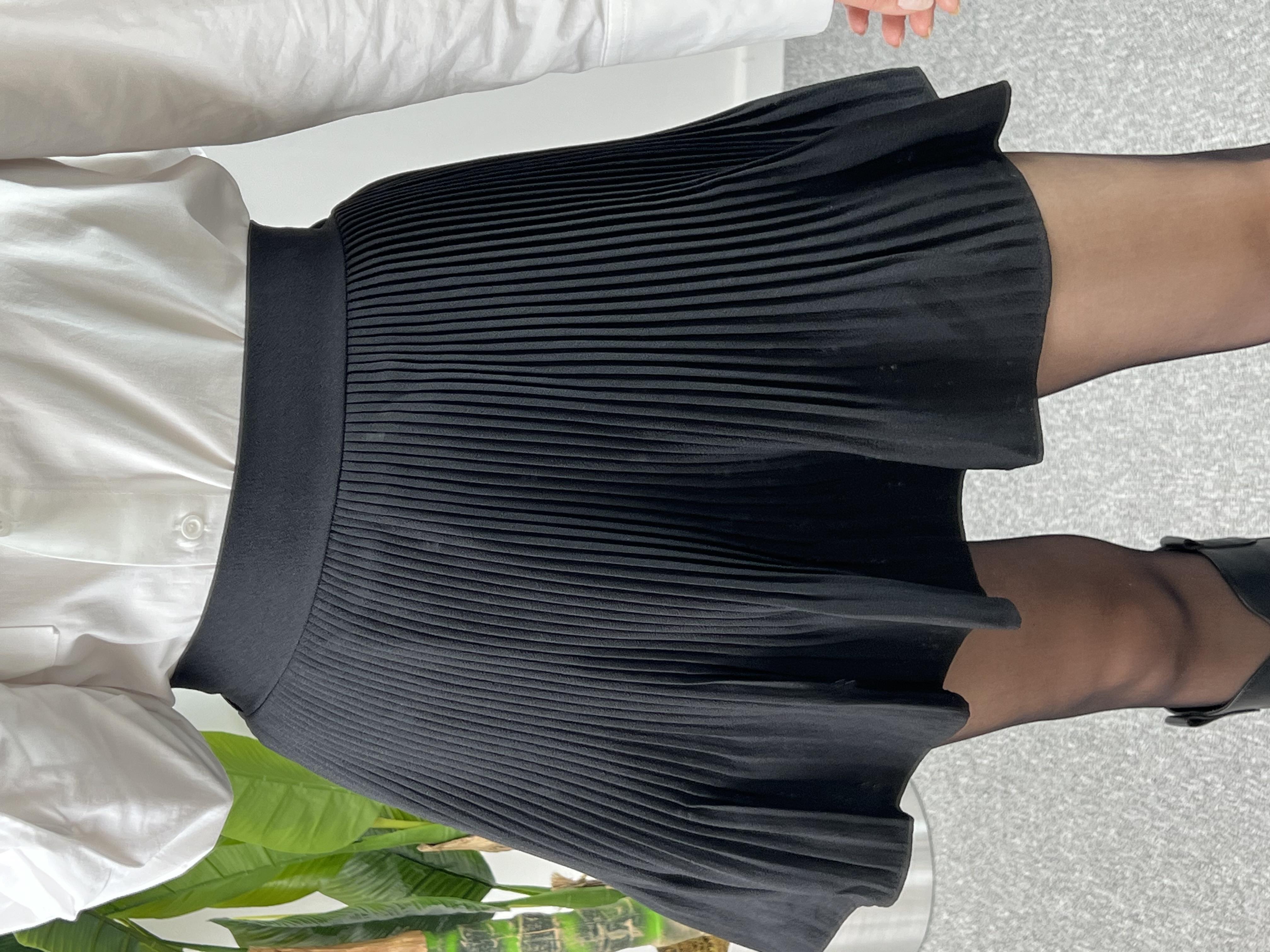 Pileli siyah şort eterk