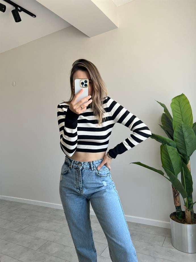 SIRT DEKOLTELİ KEMERLİ TRİKO 