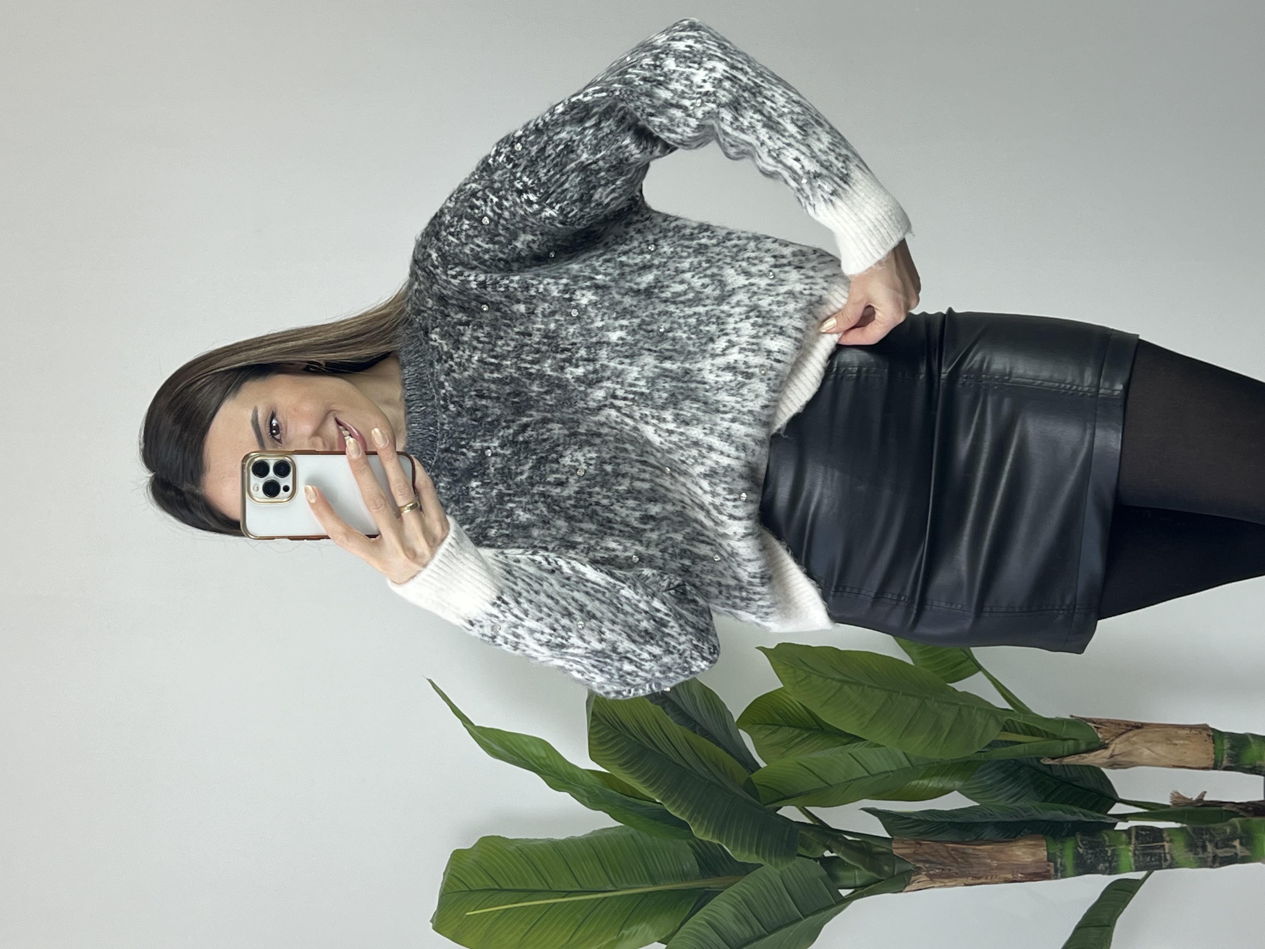 Taş Detaylı Kırçıllı Yün Kazak