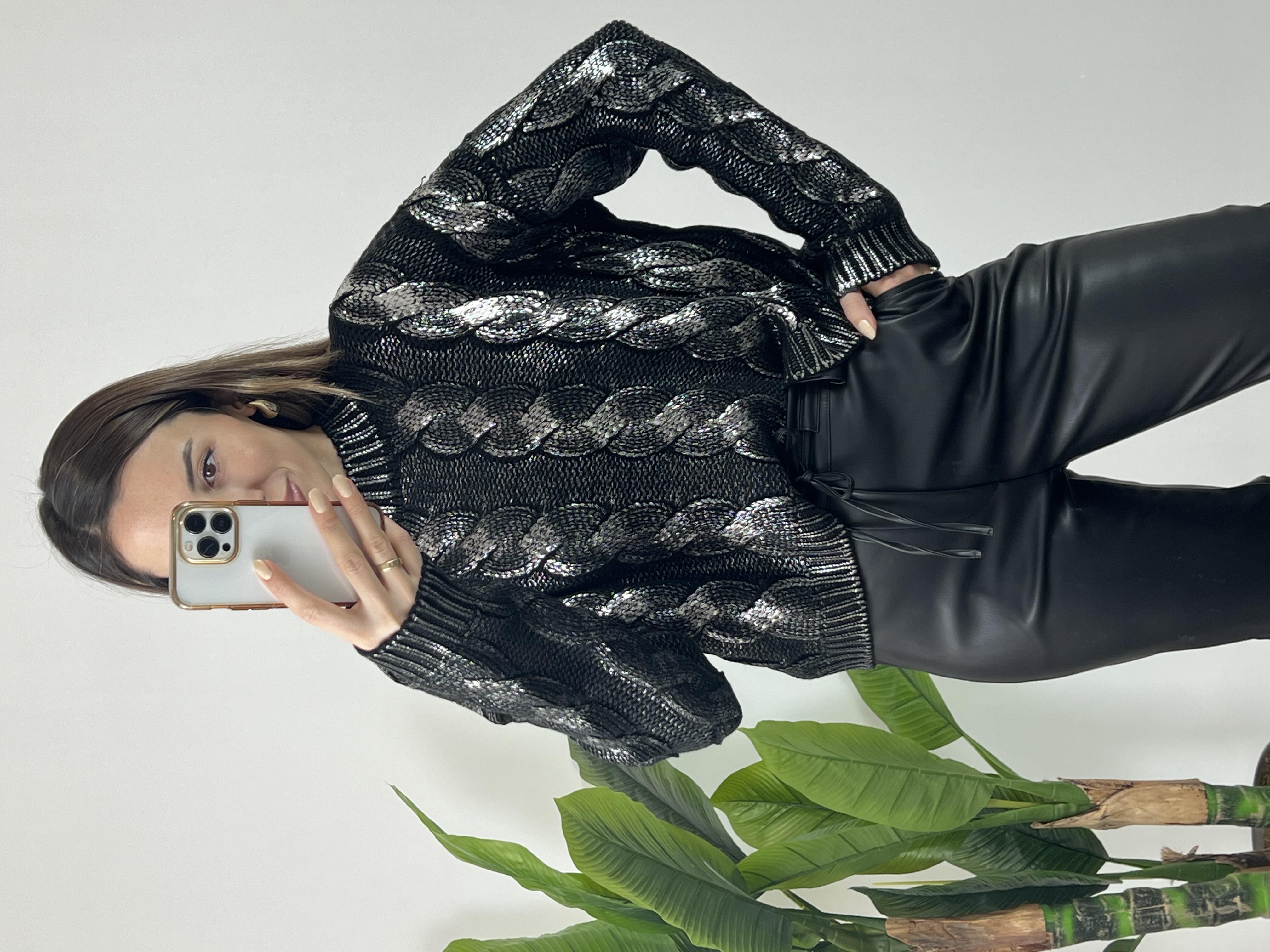 Varaklı Saç Örgü Siyah Kazak