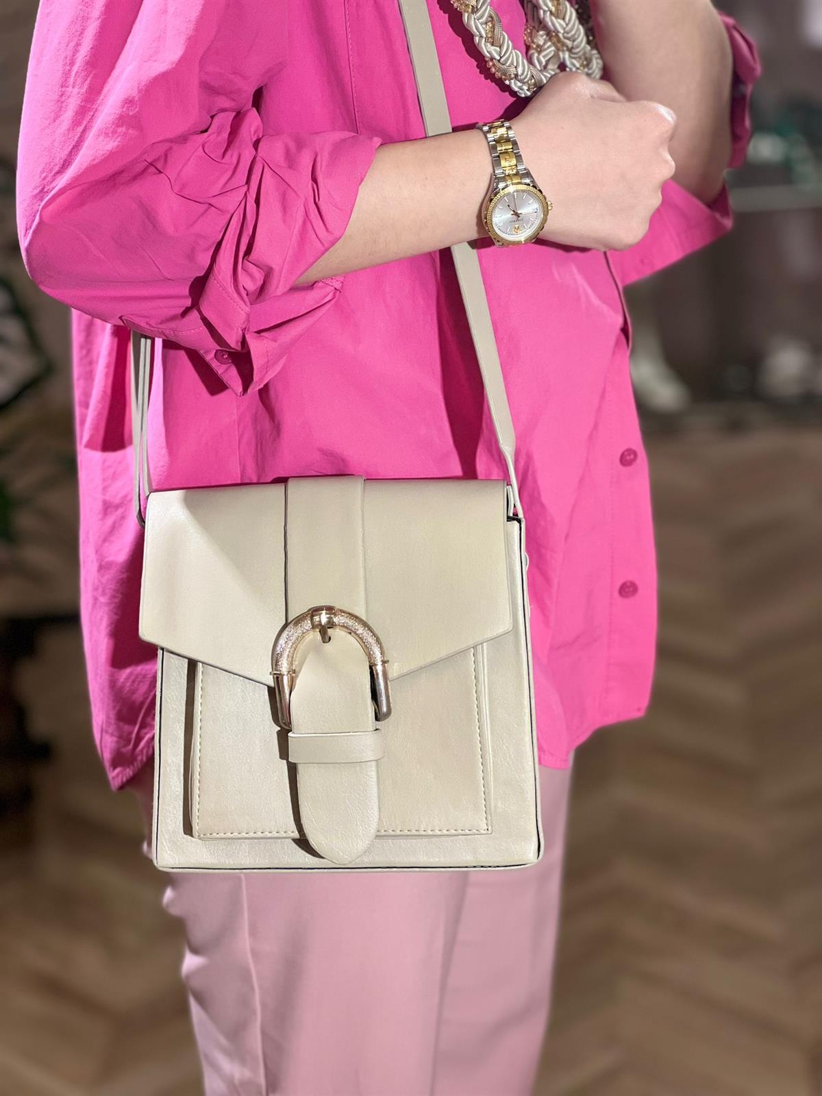 Kemer Detaylı Kol Çantası Bej