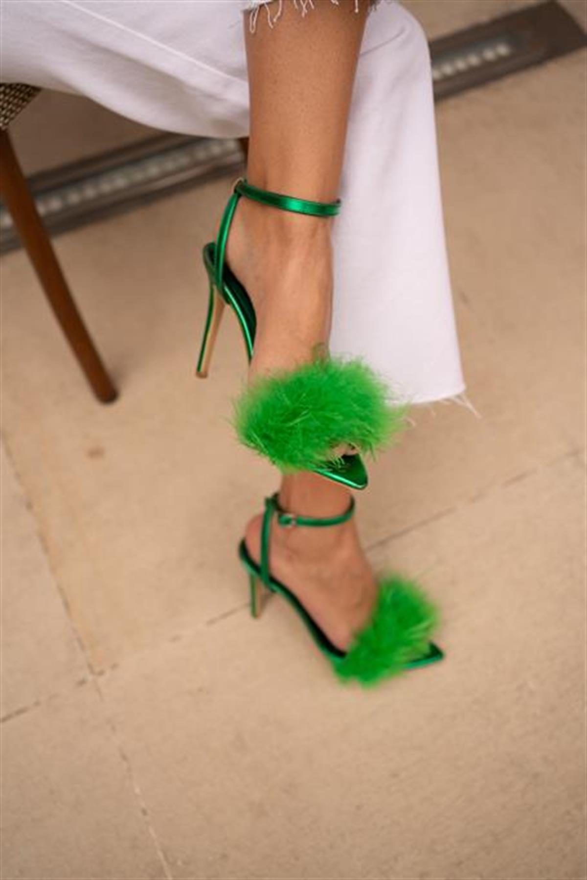 Crazy Yeşil Tüylü Topuklu Sandalet