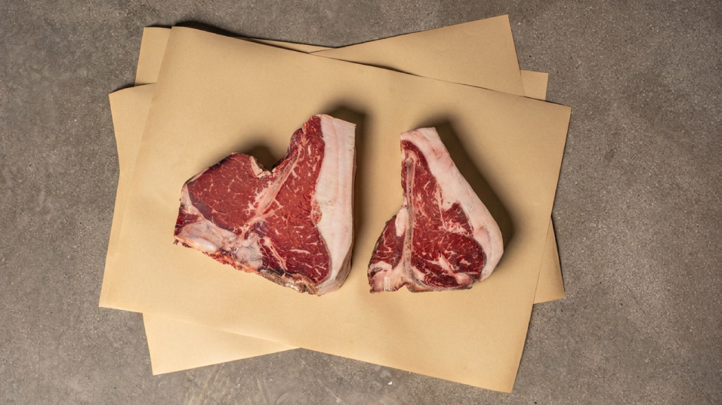 T-Bone Steak Nedir? Porterhouse ile Arasındaki Farklar ve Pişirme Rehberi