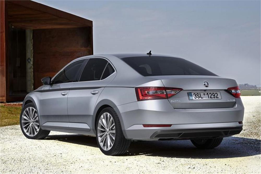 SKODA Superb Sedan/Combi 09.2015 sonrası (Yatay Sökülebilir Topuz)