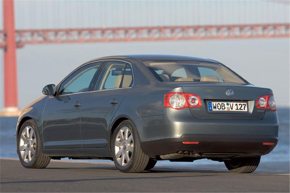 VOLKSWAGEN Jetta   01.2005 sonrası (Sabit Topuz)