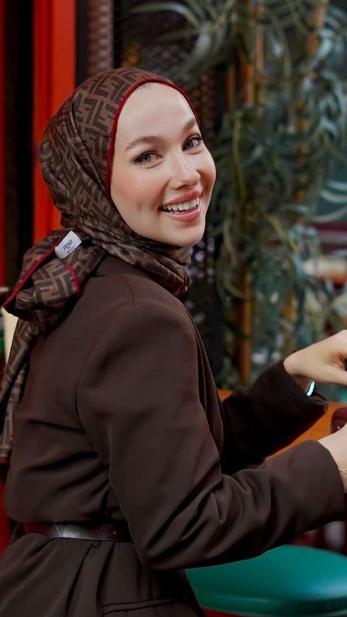 F Marka Kırmız Şeritli Yün İpek Şal