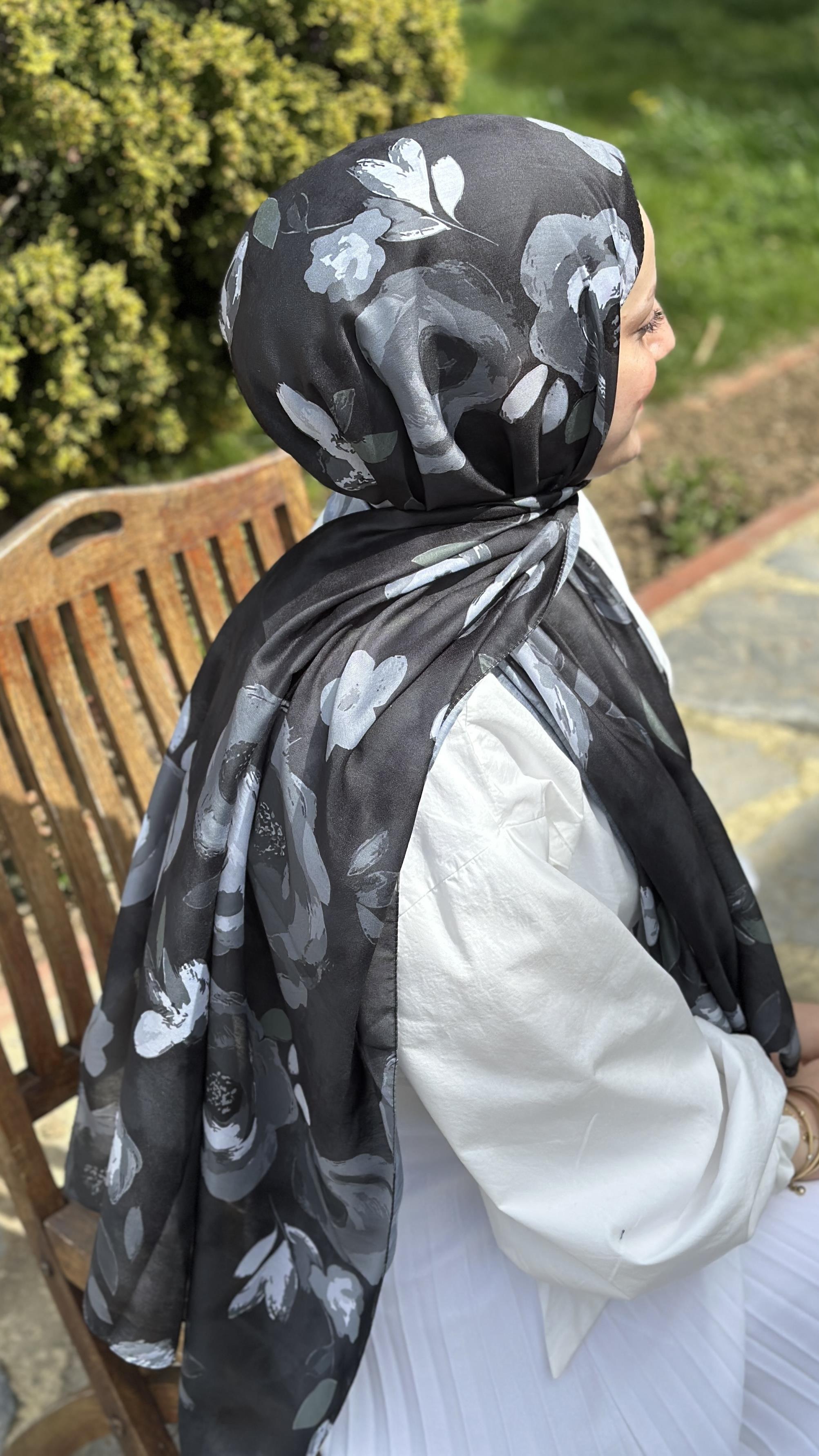 Gül Desen Siyah Soft Pamuk Şal