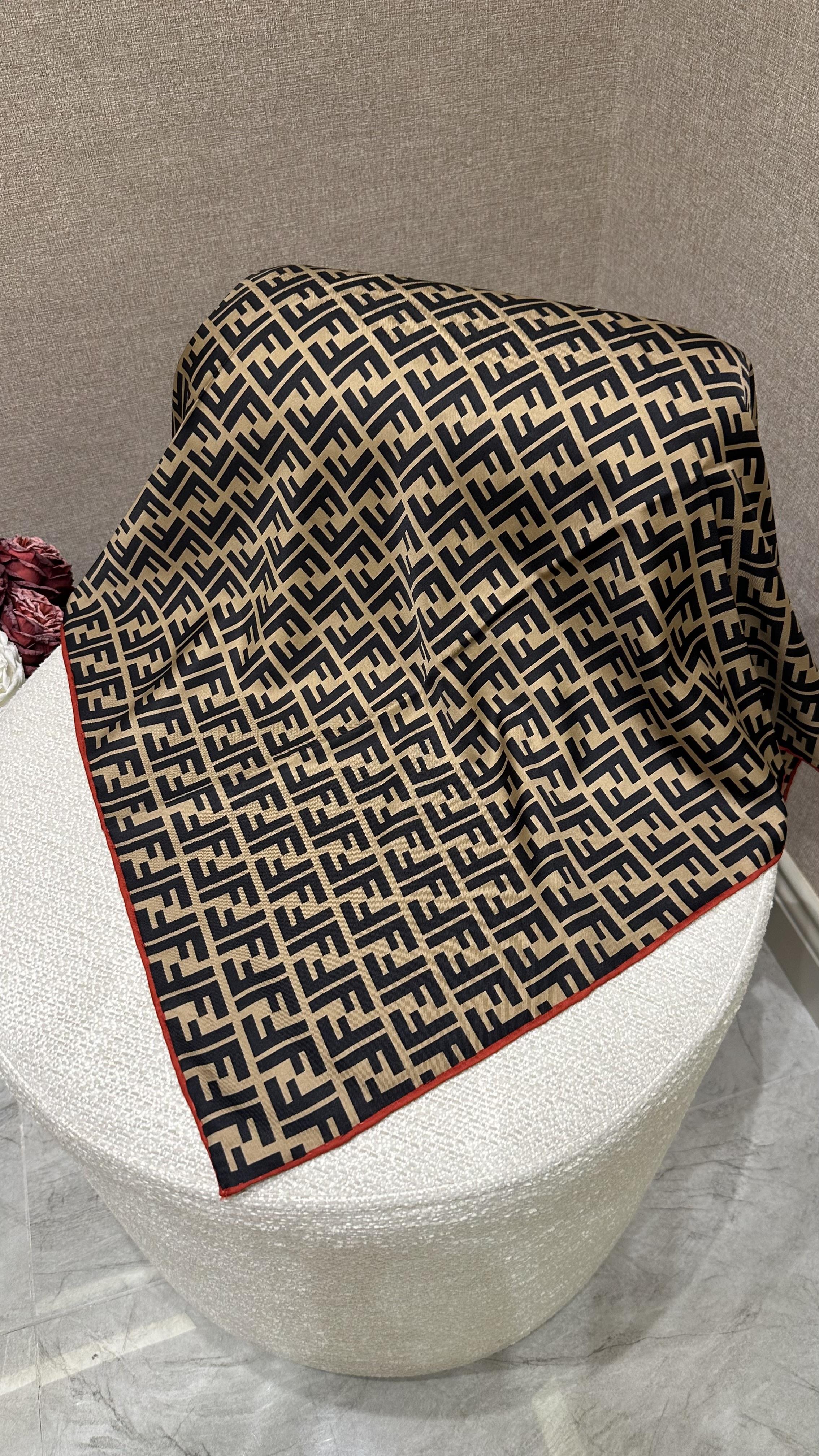 A Kalite F Marka Çift Taraflı Eşarp Kırmızı