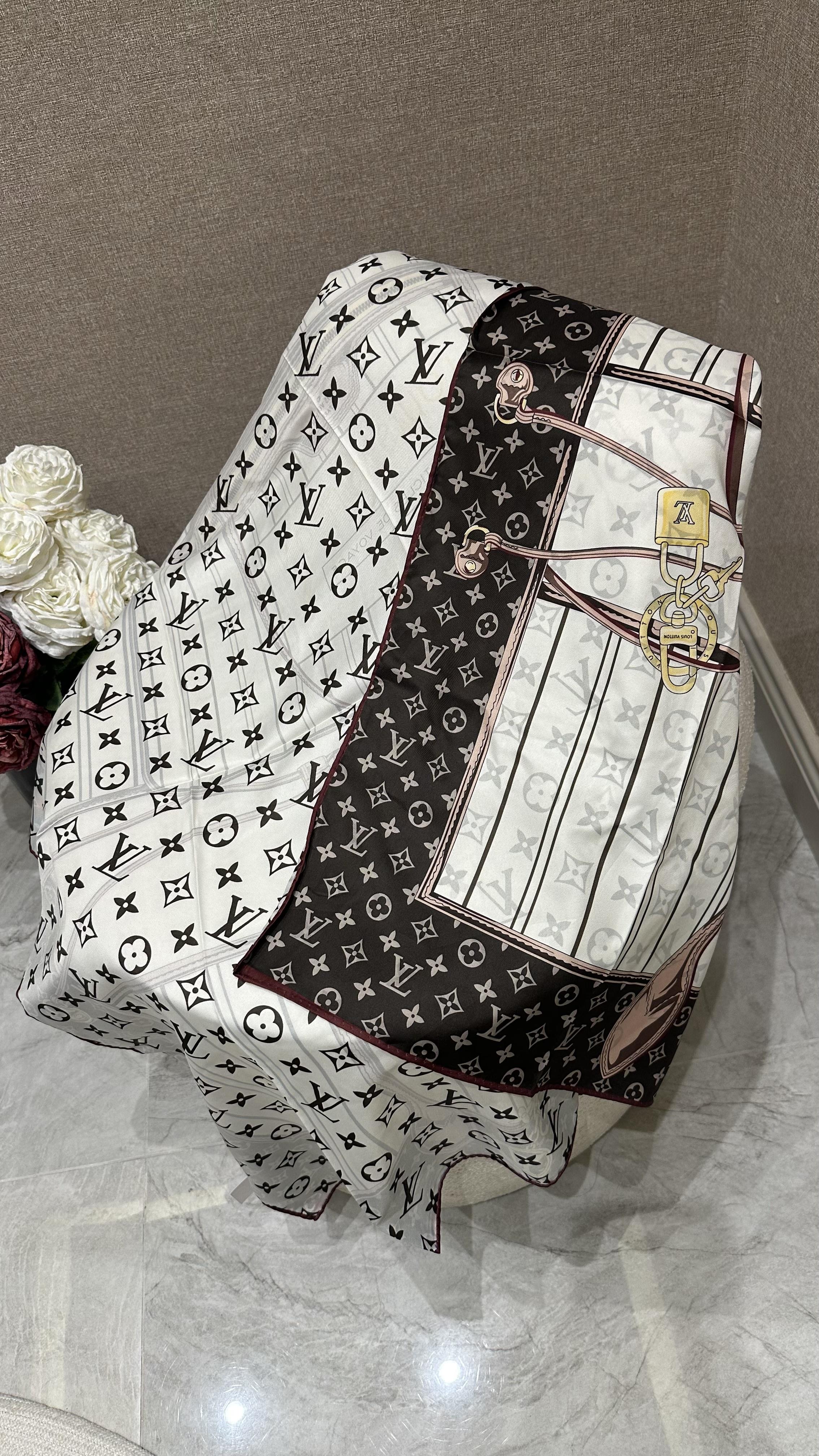 A Kalite L Marka Çift Taraflı Twill Eşarp Beyaz