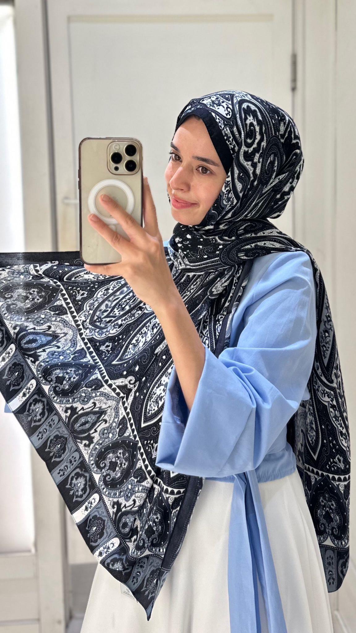 Desenli Krep Siyah Şal