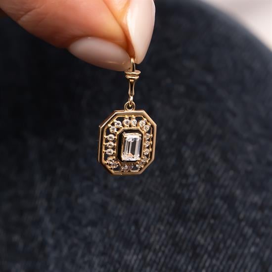 Beyaz Baget Taşlı 14 Ayar Altın Kolye Ucu