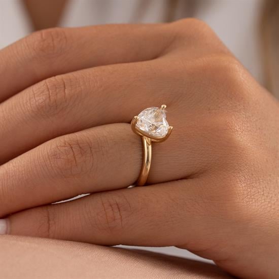 Beyaz Kalpli Taşlı 14 Ayar Altın Yüzük