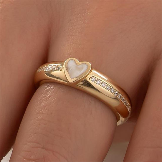 Beyaz Mineli Taşlı Kalp 14 Ayar Altın Yüzük