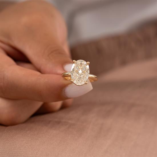 Beyaz Oval Taşlı 14 Ayar Altın Yüzük 