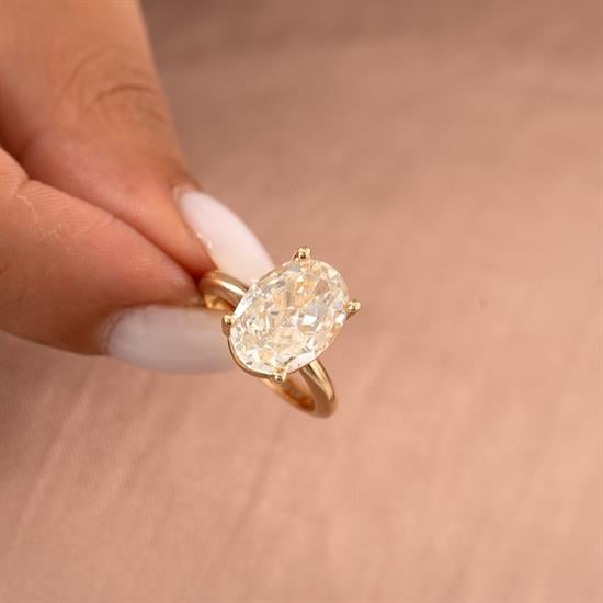 Beyaz Oval Taşlı 14 Ayar Altın Yüzük 