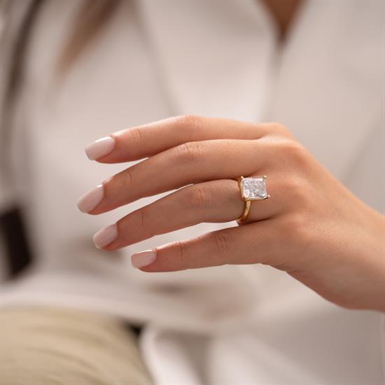 Beyaz Taşlı Kare Tasarım 14 Ayar Yüzük