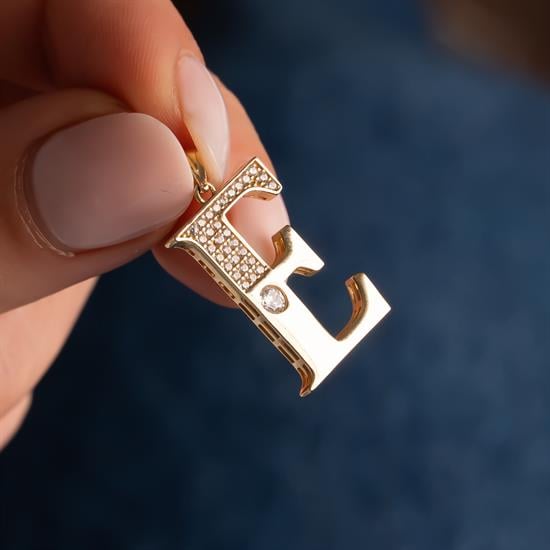 Büyük E Harfi Taşlı Kolye Ucu 14 Ayar Altın