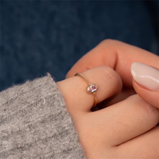 Oval Pembe Taşlı 14 Ayar Altın Yüzük